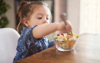 little-girl-eating-fruit